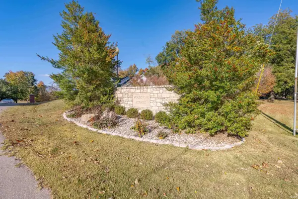 2701 Woodstone LN, Evansville, IN 47712