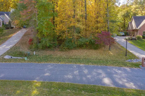 2701 Woodstone LN, Evansville, IN 47712