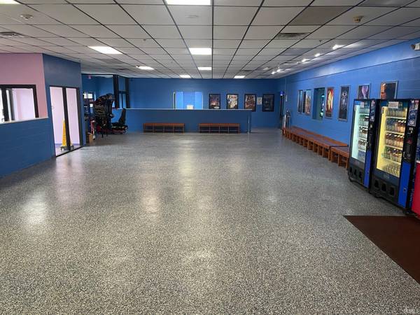 2745 N Oak RD, Plymouth, IN 46563