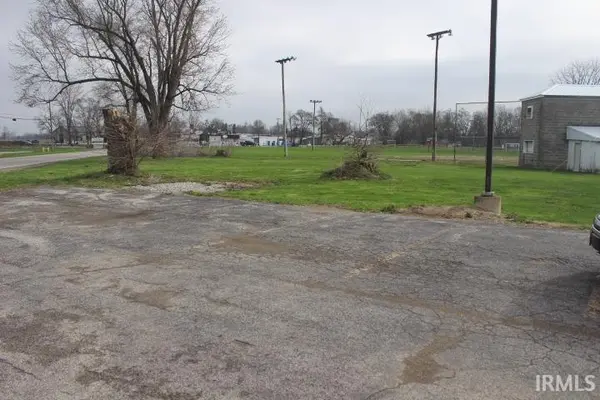 927 W Walnut ST, Albany, IN 47320