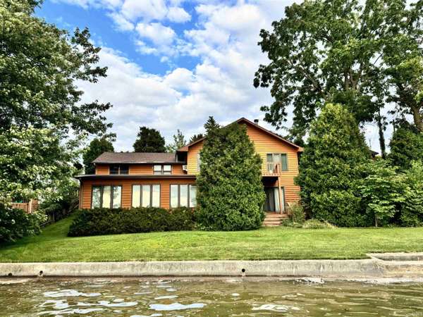 1500 N Lakeshore DR, Kewanna, IN 46939