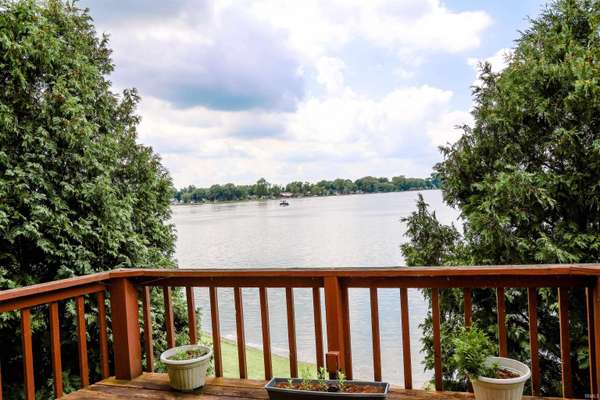 1500 N Lakeshore DR, Kewanna, IN 46939