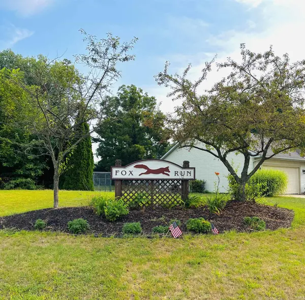 25707 Scent TRL, South Bend, IN 46628