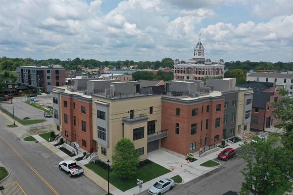 76 E Wayne ST #B, Franklin, IN 46131