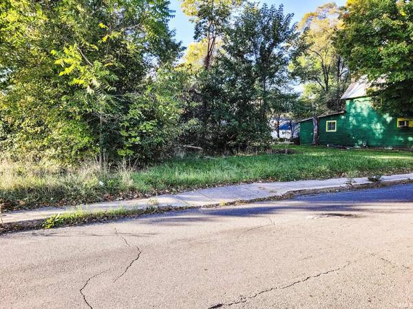 1202 W Indiana AVE, South Bend, IN 46613