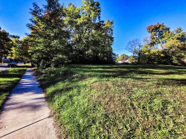 1613 Leer ST, South Bend, IN 46613