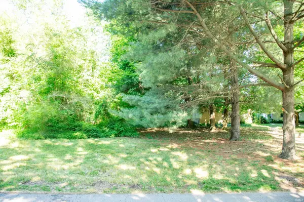125 Myrtle ST, Roseland, IN 46637