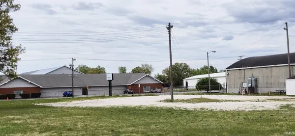 1627 W Lusher ***, Elkhart, IN 46517