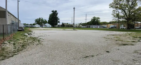 1627 W Lusher ***, Elkhart, IN 46517