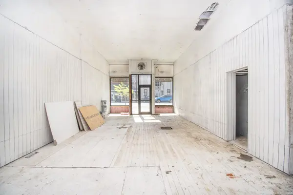 211/213 S Main ST, Kendallville, IN 46755