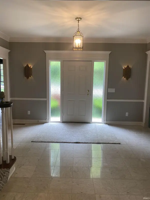 1303 E Erskine Manor HL, South Bend, IN 46614-2186