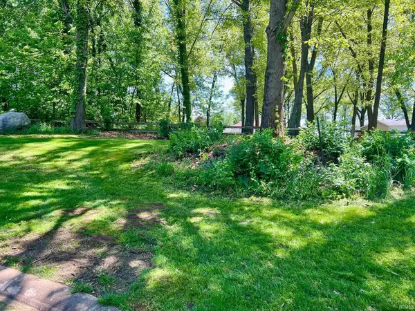 55420 Forest Cove CT, New Carlisle, IN 46552-8228