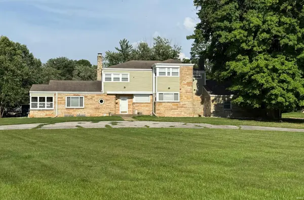 5 Green Acres RD, Washington, IN 47501