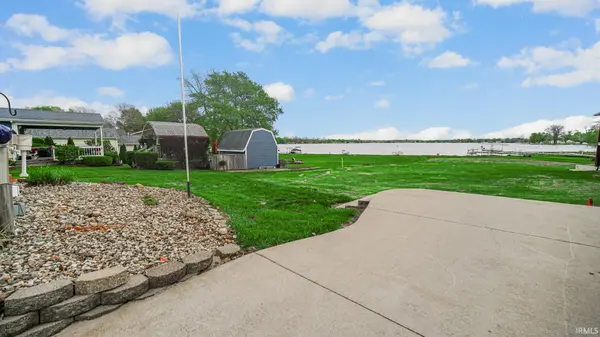 9071 N Shore DR, Bremen, IN 46506