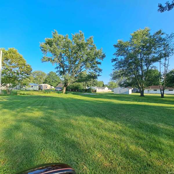 616 N Edgewood DR, Muncie, IN 47303-4250