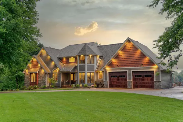 707 W Shepherds LN, Santa Claus, IN 47579