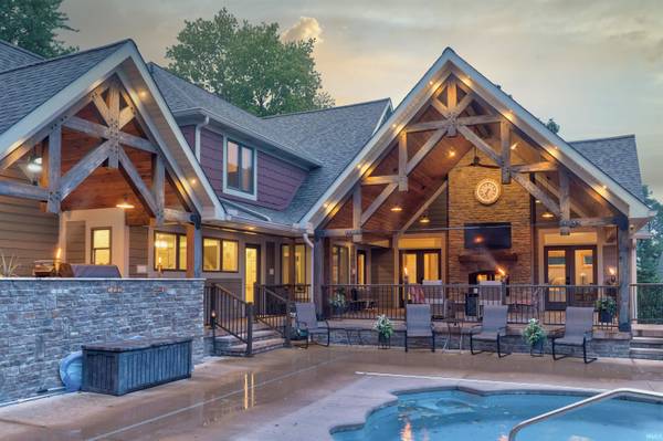 707 W Shepherds LN, Santa Claus, IN 47579