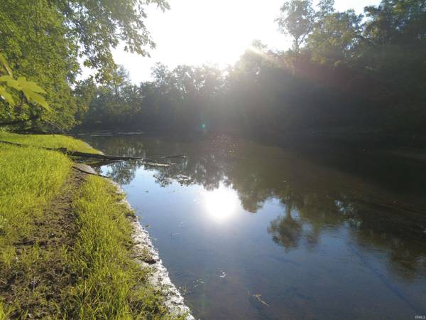 E 75N RD, Winamac, IN 46996
