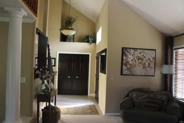 1027 Blackthorn CV, Fort Wayne, IN 46804-3551