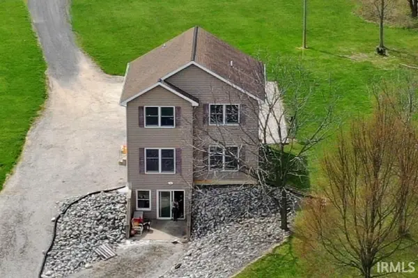 8230 N State Road 13 ***, Syracuse, IN 46567-8392