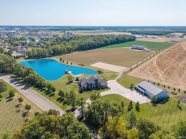 1750 Oakwood LN, Berne, IN 46711-8701