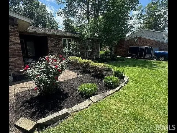 7811 Ridgemont DR, Newburgh, IN 47630