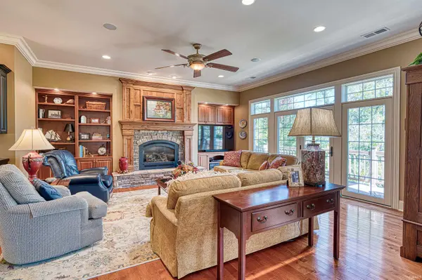 14135 Worthington CT, Evansville, IN 47725
