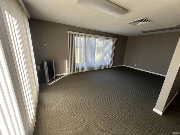 1600 W Riggin RD #B, Muncie, IN 47303