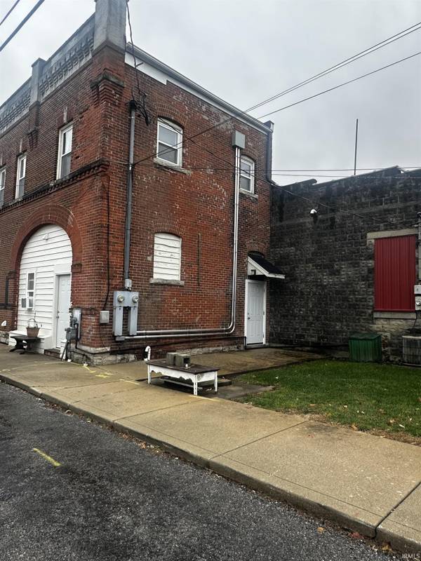 105 W 8th ST, Burlington, IN 46915