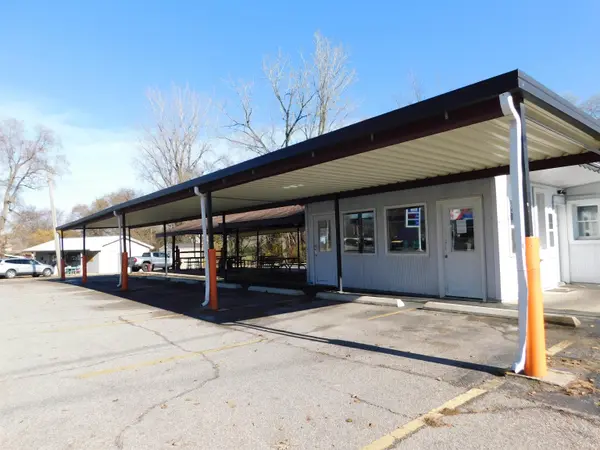 606 N Jefferson St ***, Silver Lake, IN 46982