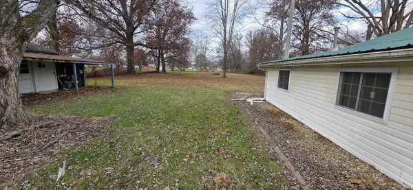 1218 W Glenburn RD, Linton, IN 47441