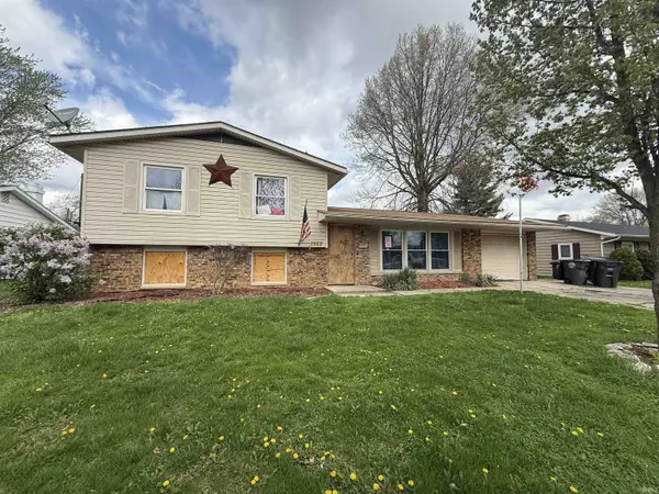 1922 Legoma DR, Fort Wayne, IN 46819