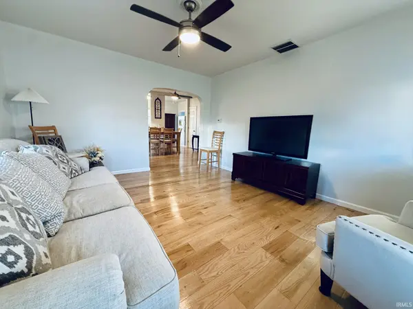 705 E 2nd ST, Reynolds, IN 47980