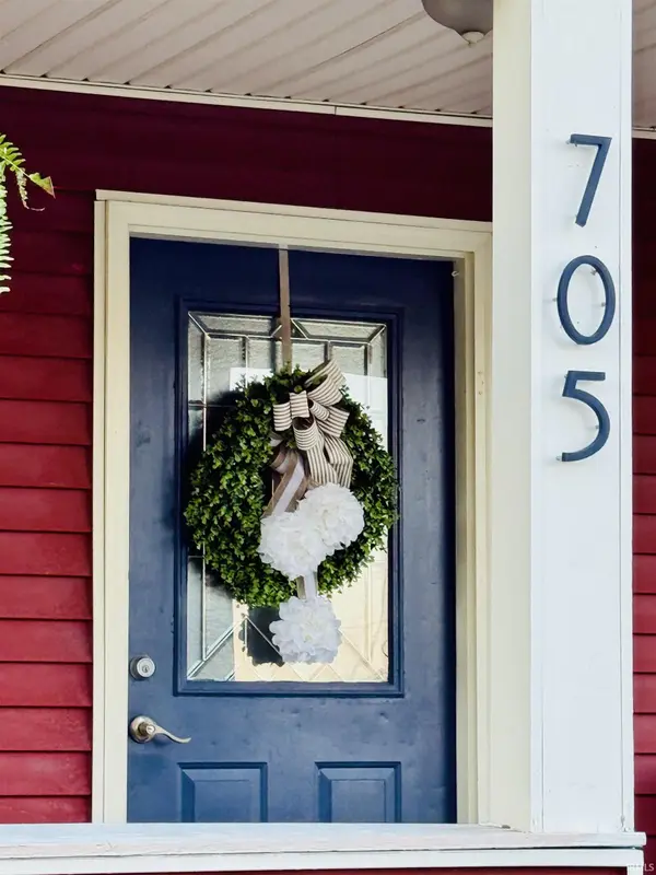 705 E 2nd ST, Reynolds, IN 47980