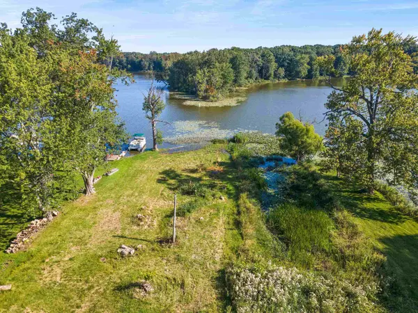 9094 N Steinbarger Lake RD, Wawaka, IN 46794
