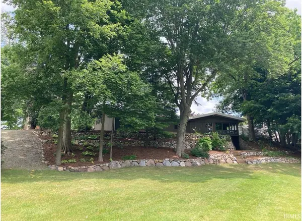 51745 Winding Waters LN, Elkhart, IN 46514