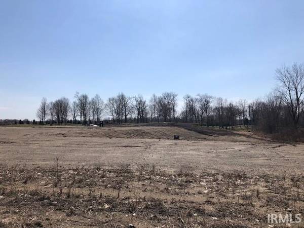1909 Golfview DR, Auburn, IN 46706