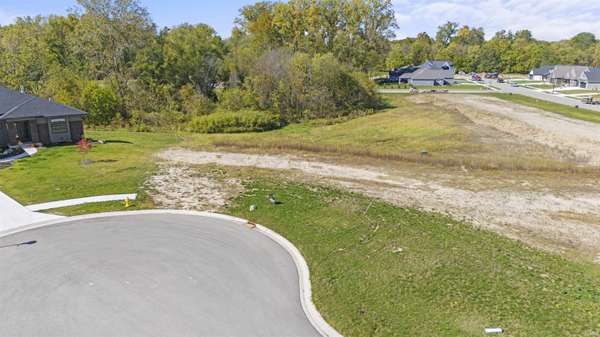 2051 Links LN, Auburn, IN 46706