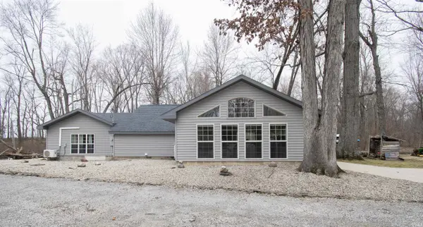 2008 E Riverside DR, Warsaw, IN 46582-7962