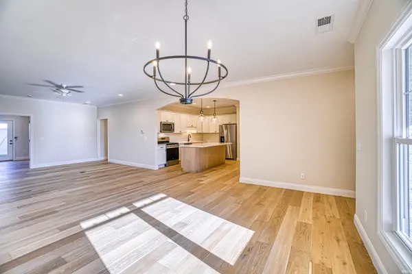 3060 White Oak TRL, Newburgh, IN 47630