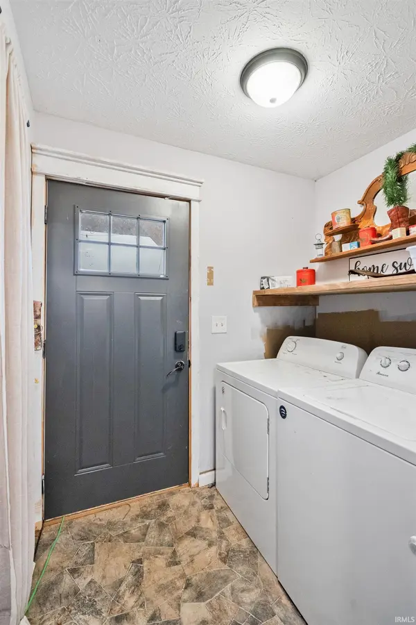 8761 N 1300 E ***, Burnettsville, IN 47926