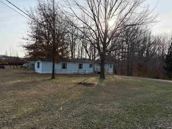 8974 N shanklin DR, Jasonville, IN 47438
