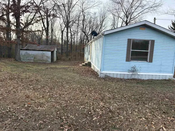 8974 N shanklin DR, Jasonville, IN 47438