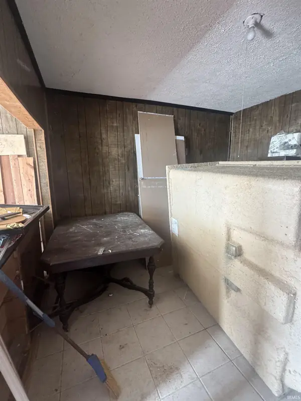 10372 E US Highway 40 ***, Charlottesville, IN 46117