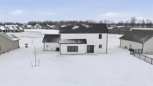 18738 Eisley CV, Auburn, IN 46706