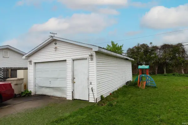 928 S Edison AVE, South Bend, IN 46619-4106