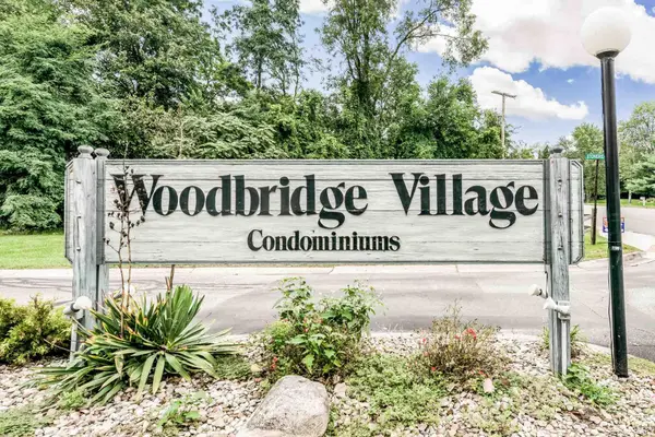 53420 Old Woodbridge CT, South Bend, IN 46637