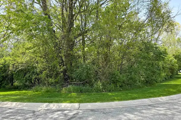 53420 Old Woodbridge CT, South Bend, IN 46637