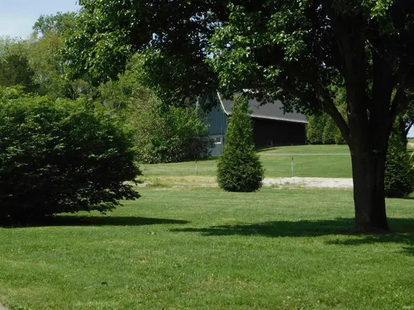 2620 W Cody RD, Salem, IN 47167-8589