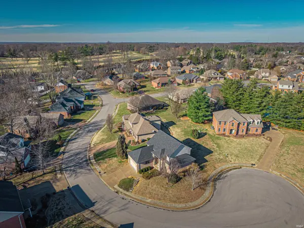 2444 Crosswalk LN, Newburgh, IN 47630